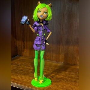 - Dawn of the dance clawdeen wolf monster high doll